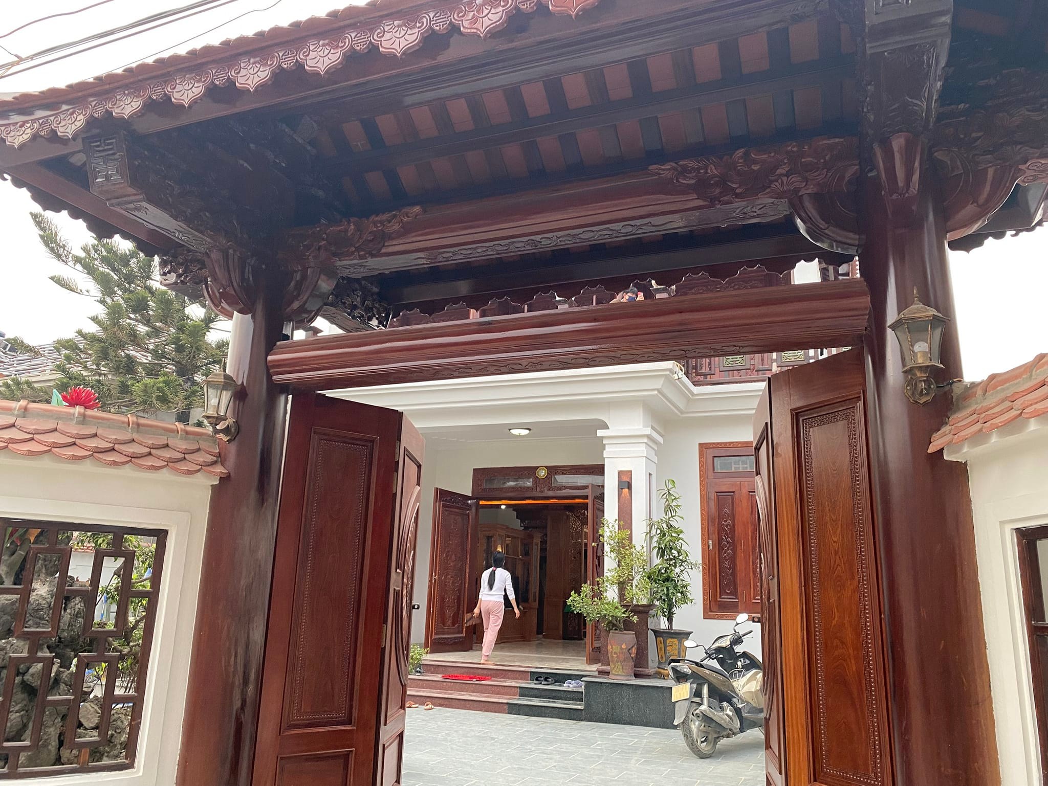 View từ hướng cổng nhìn vào đến nhà